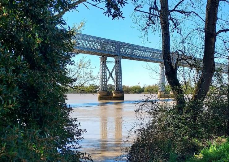 La peptite du jeudi : le Pont Eiifel à Cubzac-Les-Ponts.

Connaissez-vous le che…