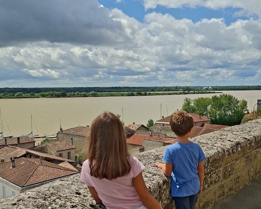 La pépite du jeudi : la Dordogne depuis les remparts de Bourg.
A plus d’une ving…