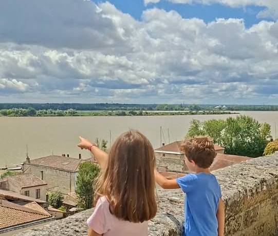 Prêts à tomber sous le charme de Bourg ? Bienvenue au cœur de nos trésors cachés…