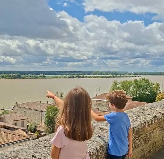 Prêts à tomber sous le charme de Bourg ? Bienvenue au cœur de nos trésors cachés…